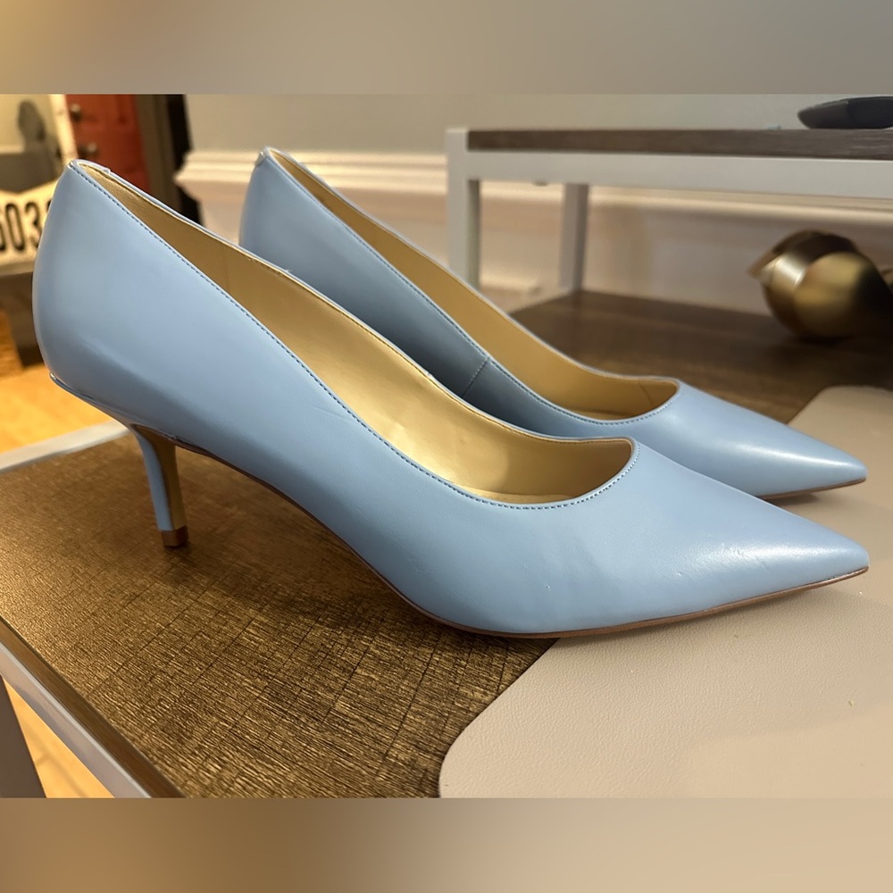 NWOB Baby blue Nine West Pumps 🩵🦋